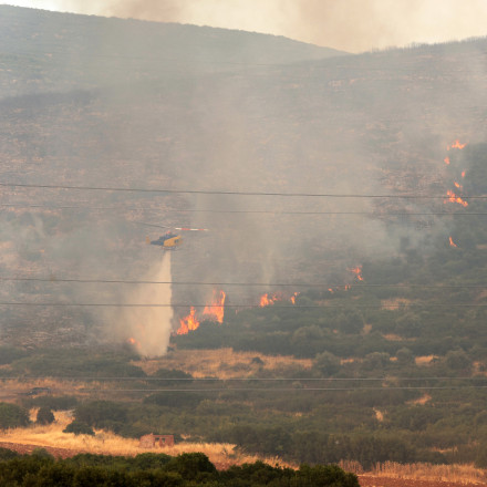 Βελτιωμένη εικόνα στο μέτωπο της φωτιάς στο Καλαπόδι Φθιώτιδας - Στάλθηκαν τρία μηνύματα από το 112