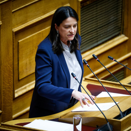 Βουλή: Ομόθυμη καταδίκη για τις δολοφονικές επιθέσεις στη Θεσσαλονίκη