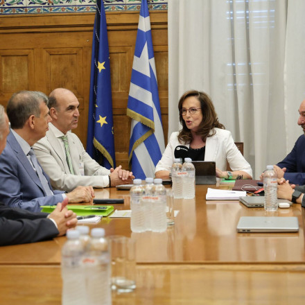 ΠΑΣΟΚ: Μείωση ΦΠΑ στα βασικά αγαθά και συνολικό σχέδιο κατά της ακρίβειας ζήτησε από την ΕΣΕ