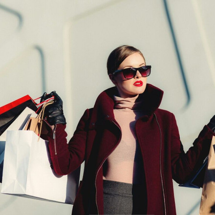 Fast fashion: Οι αόρατοι κίνδυνοι πίσω από τα φθηνά ρούχα – Το 69% με τοξικές χημικές ουσίες