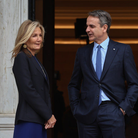Δείπνο Μητσοτάκη προς τιμήν της Κίμπερλι Γκίλφοϊλ στο Μέγαρο Μαξίμου