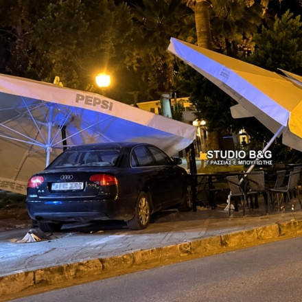 Αναστάτωση στο Ναύπλιο: Αυτοκίνητο πήρε «σβάρνα» τραπέζια εστιατορίου