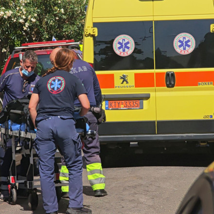 Φωτιά σε διαμέρισμα στα Πατήσια: Βρέθηκε νεκρή ηλικιωμένη γυναίκα - Στο νοσοκομείο ο σύζυγός της