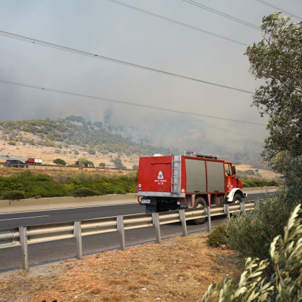 Οριοθετήθηκε η φωτιά στον Ασπρόπυργο - Ήχησε το 112