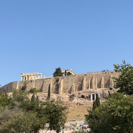 Ακρόπολη: Άνδρας με μαχαίρι τραυμάτισε δύο Ελληνοαμερικανούς τουρίστες - Τα πρώτα στοιχεία των Αρχών