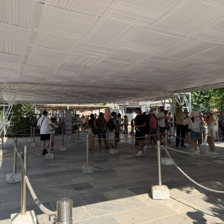 Δίωξη για απόπειρα ανθρωποκτονίας στον 60χρονο που μαχαίρωσε τουρίστα στην Ακρόπολη