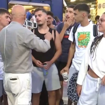 Επικός νεαρός ταξιδιώτης ζήτησε από τον Μαρινάκη δυνατές μεταγραφές: «Να τα κατακτήσουμε όλα»