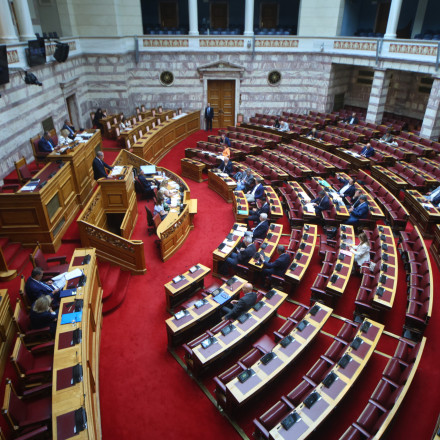 Στα χαρακώματα για το νερό: Ονομαστική ψηφοφορία και ένσταση αντισυνταγματικότητας από το ΠΑΣΟΚ