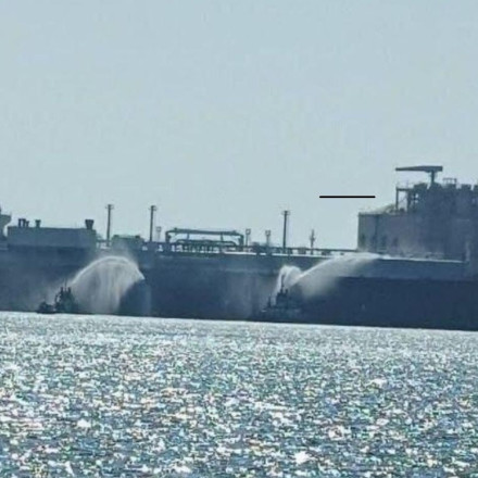 Συναγερμός στη Μεσόγειο: Έκρηξη σε αιγυπτιακό λιμάνι, αναφορές για πλήγμα drone σε δεξαμενόπλοιο LNG