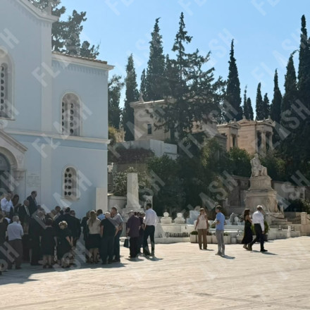 Λένα Σαμαρά: Σε κλίμα συγκίνησης το ετήσιο μνημόσυνο για την κόρη του Αντώνη Σαμαρά