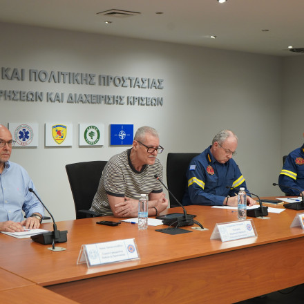 Σε επιφυλακή ο κρατικός μηχανισμός για νέο κύμα ισχυρών ανέμων - Συνεδρίασε η Επιτροπή Κινδύνου