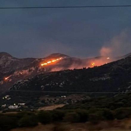 Παράδοξο στην Κω: Φωτιά στο Πυλί, μπόρα στην πόλη