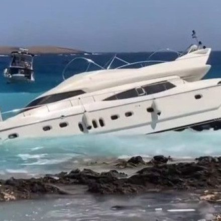 Κύθηρα: Θαλαμηγός προσάραξε στο Διακοφτί - Καλά στην υγεία του ο μοναδικός επιβάτης