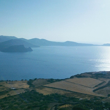 Forbes: Η Μήλος στη λίστα για τα καλύτερα ταξίδια πολυτελείας το 2024