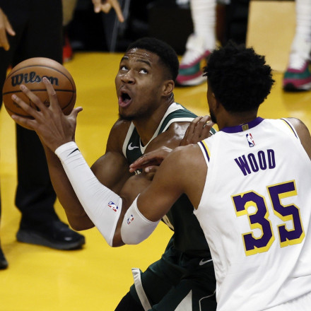 Απότομη προσγείωση για Μπακς, σούπερ Βεζένκοφ και Σακραμέντο «πλήγωσαν» Λεμπρόν