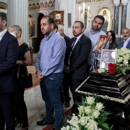 Σε κλίμα συγκίνησης το «τελευταίο αντίο» στον Γιώργο Γραμματικάκη