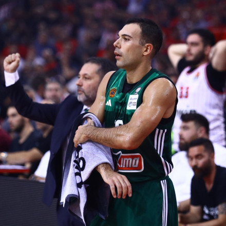 Τρολ με «όλε» σε Σλούκα από τους ερυθρόλευκους οπαδούς