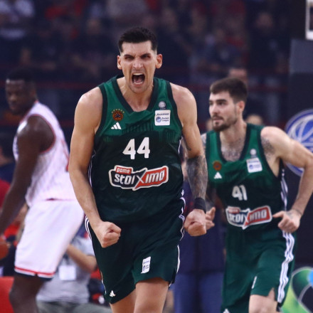 Ολυμπιακός - Παναθηναϊκός 54-66: «Διπλός» Μήτογλου ο... σούπερ σταρ του ντέρμπι