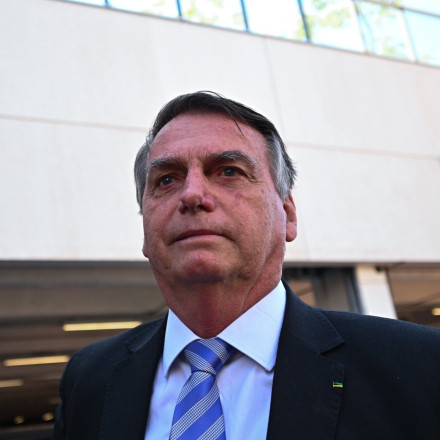 Σε κρίσιμη κατάσταση στη ΜΕΘ ο Μπολσονάρου - «Παίζουν με τη ζωή του πατέρα μου», λέει ο γιος του