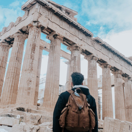 Steve Forbes: «Η επάνοδος της ελληνικής οικονομίας δίνει μαθήματα στις ΗΠΑ»