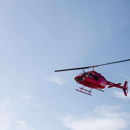 «Βρέχει» λεφτά στην Τσεχία – Influencer πέταξε 1 εκατομμύριο δολάρια