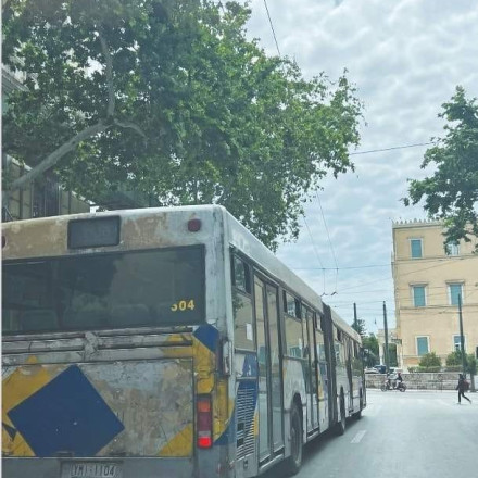 Λούτσα: Άνδρας έσπαγε τα τζάμια λεωφορείου και φώναζε «θα σας σκοτώσω»