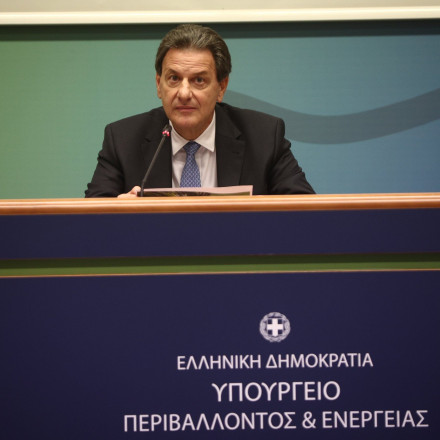 Αλλαγές σε όρους δόμησης, φωτοβολταϊκά, parking και data centers