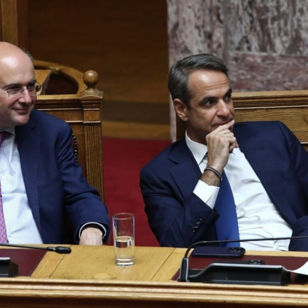 Κυβέρνηση: Νέο «μαξιλάρι» κατά της ακρίβειας- Απλώνει «δίχτυ» προστασίας 1,1 δισ