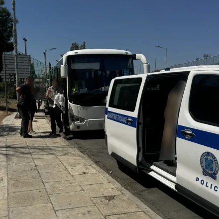Ταυτοποιήθηκε 48χρονη οδηγός λεωφορείου που έκανε επικίνδυνη αναστροφή στην Αθηνών-Σουνίου