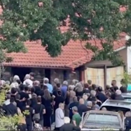 Ημαθία: Σπαραγμός στο τελευταίο «αντίο» στην 18χρονη Κατερίνα που πνίγηκε σε καταρράκτες