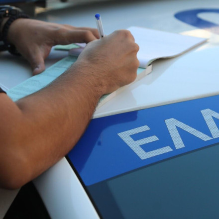 Απάτη με SMS για κλήσεις Τροχαίας: Η ΕΛ.ΑΣ. προειδοποιεί τους οδηγούς
