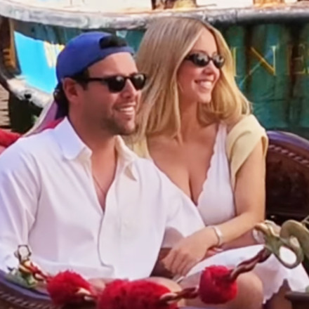 Η Σίντνεϊ Σουίνι ζει το δικό της love story στη Βενετία – Φιλιά και αγκαλιές στη γόνδολα