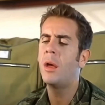 Γιώργος Μαζωνάκης: Το προφητικό του τραγούδι σε φιλμ του Στρατού - Οι διάσημοι συμπρωταγωνιστές του