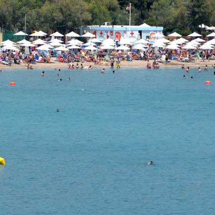 Βουλιαγμένη: Νεκρός 82χρονος μετά από καβγά για μια ξαπλώστρα