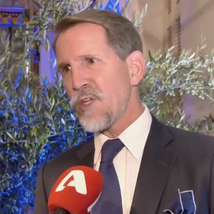 Παύλος Ντε Γκρες: «Ζω μόνιμα εδώ – Η Ελλάδα είναι η πατρίδα μου, η αγάπη μου»