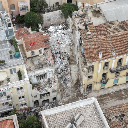 Έκρηξη στην Πλάκα: Στο μικροσκόπιο η διαρροή φυσικού αερίου - Τα ευρήματα που εξετάζουν οι Αρχές