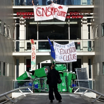 Πρώτη φορά από τον Μάη του '68 φοιτητές αποκλείουν το Ωδείο του Παρισιού