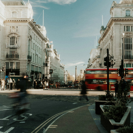 Τέλος εποχής για τη διάσημη Oxford Street του Λονδίνου -  Έγινε πεζόδρομος