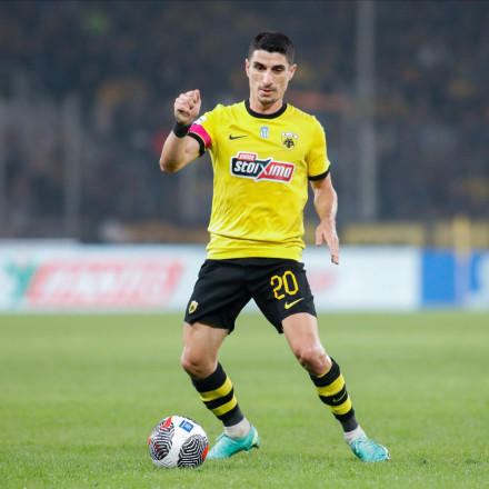 Για... πάντα στην ΑΕΚ ο Μάνταλος - Ανανέωσε μέχρι το 2026!