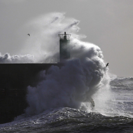 Στους 10 οι νεκροί από την κακοκαιρία Κιάραν - «Παρέλυσε» η βορειοδυτική Ευρώπη