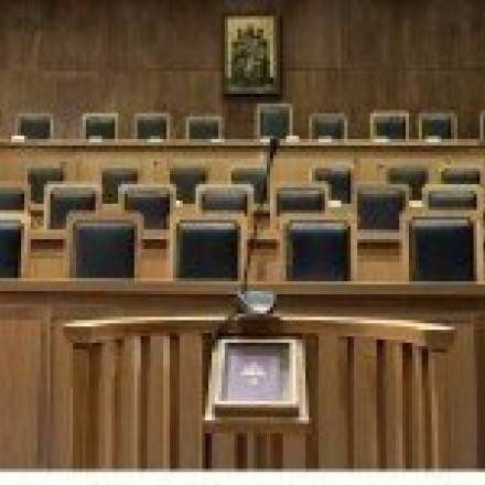 Λαμία: Εγκατέλειψε τον 10χρονο ΑμεΑ γιο της στα δικαστήρια και εξαφανίστηκε μόλις άκουσε την απόφαση