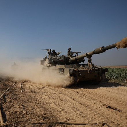 Σοκάρει βίντεο Ισραηλινών: Γυμνοί Παλαιστίνιοι οκλαδόν, με τα χέρια ψηλά