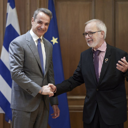 Διεύρυνση της συνεργασίας με την ΕΤΕπ συζήτησαν Μητσοτάκης - Hoyer