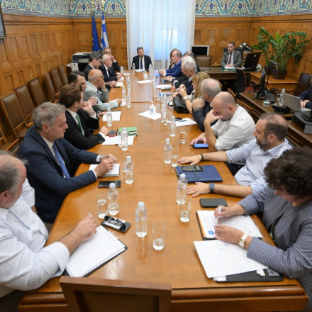 Ανδρουλάκης: «“Χάδι” ο οριζόντιος φόρος της κυβέρνησης για μεγάλους φοροφυγάδες»