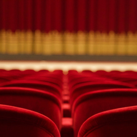 Θέατρο: 4+1 κωμωδίες που δεν πρέπει να χάσετε