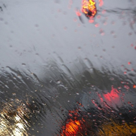 Οδήγηση στη Βροχή: 10 Πράγματα που πρέπει να γνωρίζετε