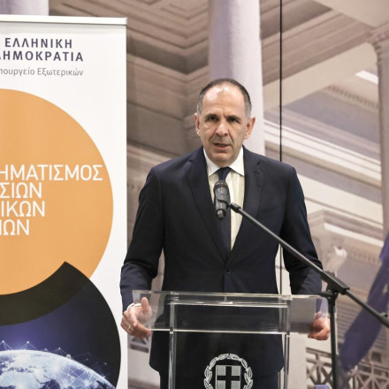 Οι νέες ψηφιακές διαδικασίες προξενικών υπηρεσιών για τους ομογενείς