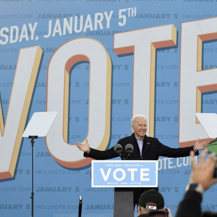 Δημοσκόπηση ΗΠΑ: Οι μισοί Δημοκρατικοί «ξορκίζουν» Τραμπ στηρίζοντας Μπάιντεν