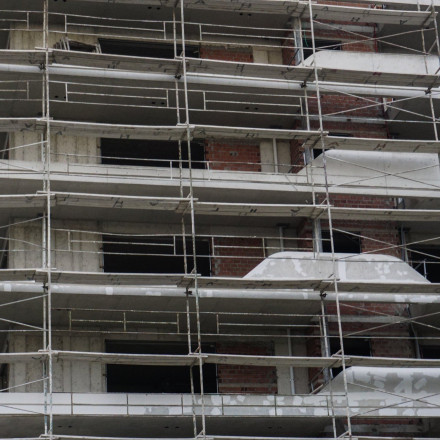 Ακίνητα: «Aυτόματες» αντικειμενικές τιμές για «ξεπάγωμα» μεταβιβάσεων και ΕΝΦΙΑ