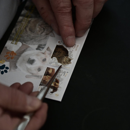 Τέλος το γραμματόσημο – Οι αλλαγές που φέρνει στα ΕΛΤΑ το μηχανόσημο